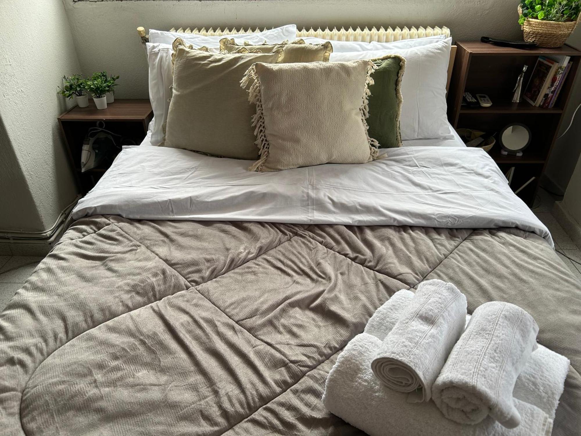 City Center Apartment Сере Экстерьер фото