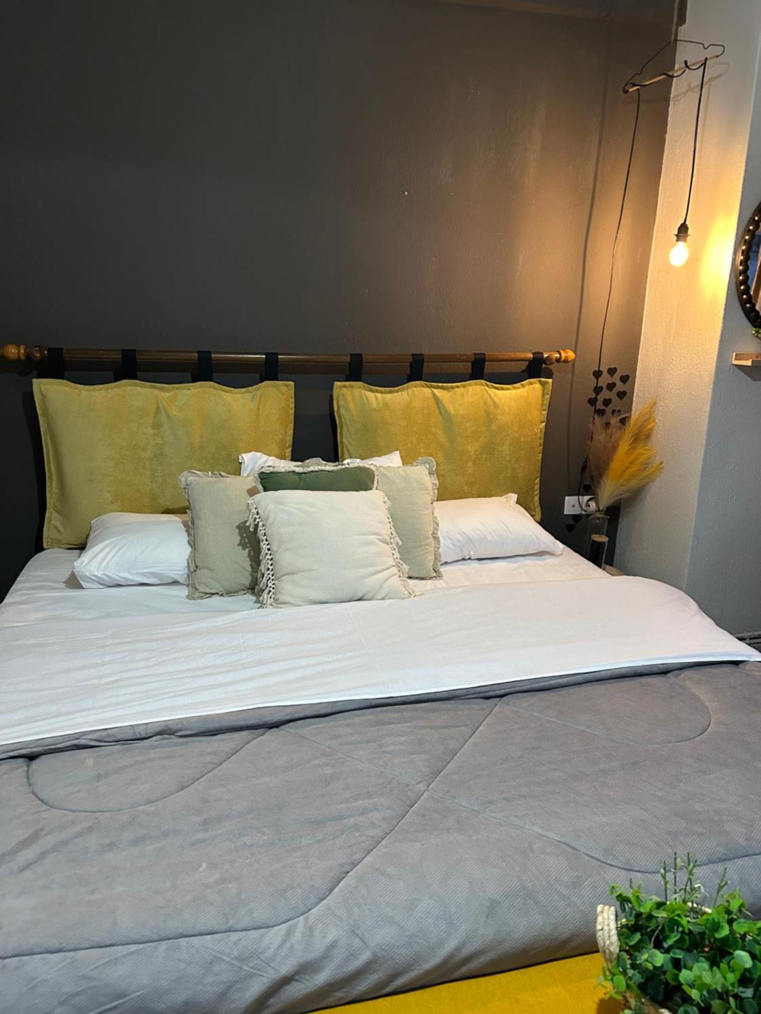City Center Apartment Сере Экстерьер фото