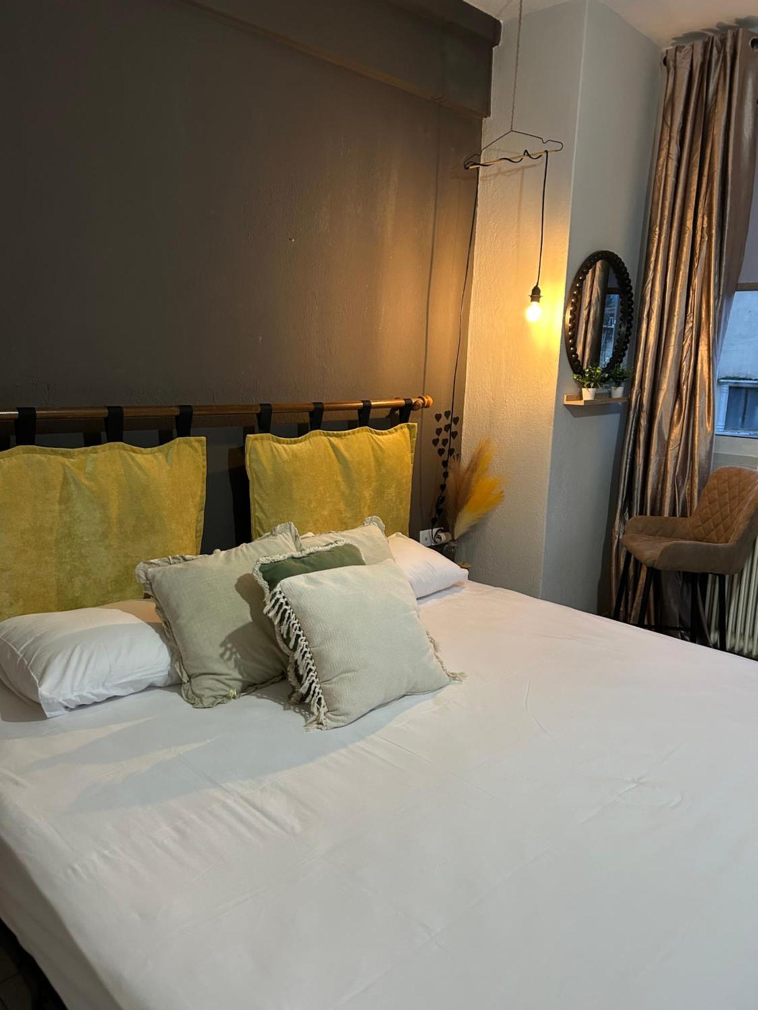 City Center Apartment Сере Экстерьер фото